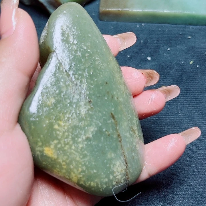 和田玉（糖玉）未镶嵌珠宝奇石