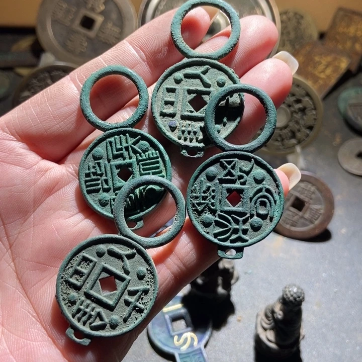 知***人铜现代工艺品仿制品