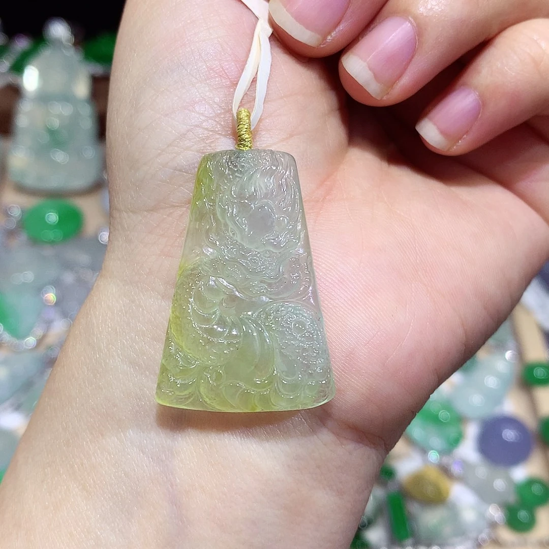 颈饰未镶嵌翡翠龙牌
