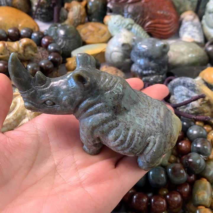 未镶嵌岫岩河磨玉（透闪石质玉）挂件