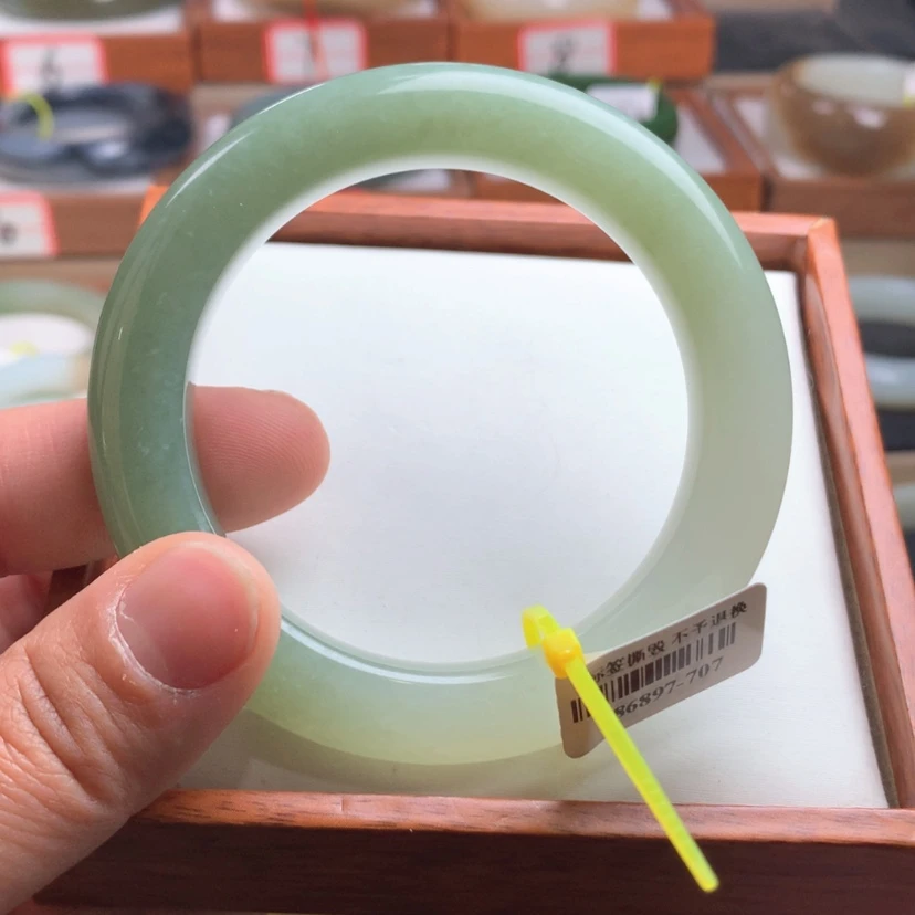 【闪购商品】和田玉手镯未镶嵌55.6