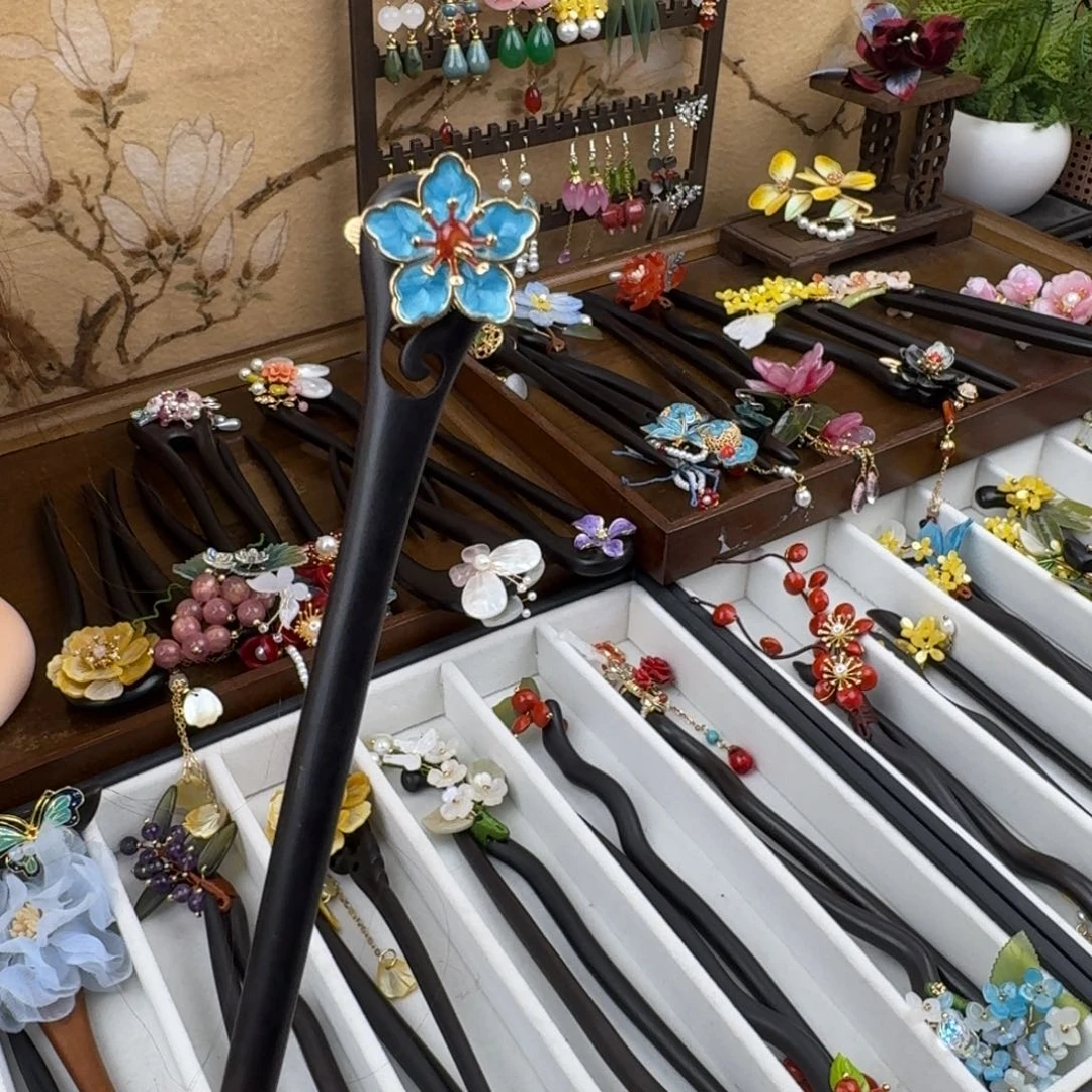 小***》醋酸铁合金15厘米蓝花黑檀木发簪