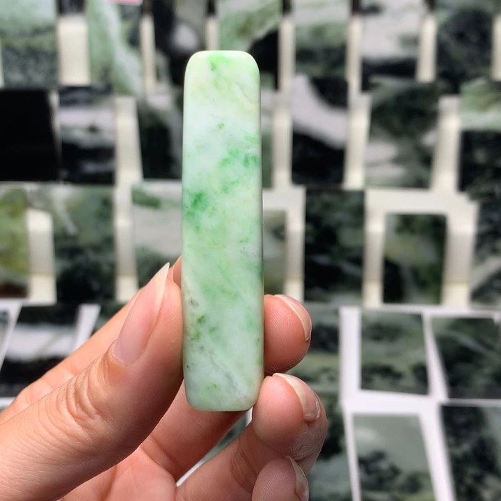 独山玉颈饰未镶嵌