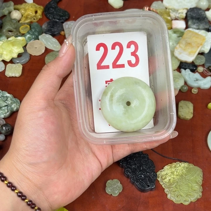 蛇纹石玉足银镀金镶嵌颈饰