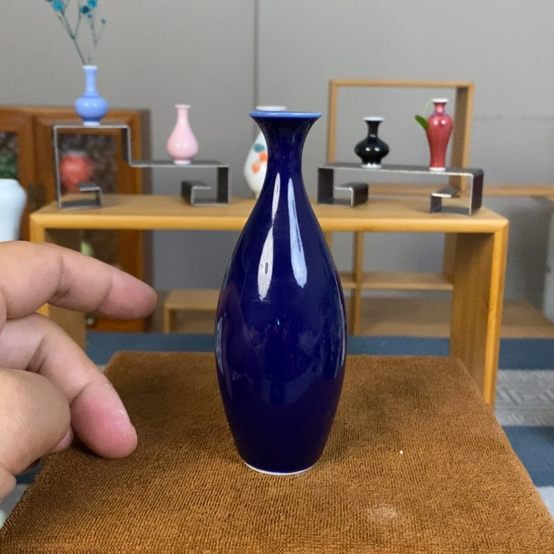 摆件景德镇瓷器精品陈列中