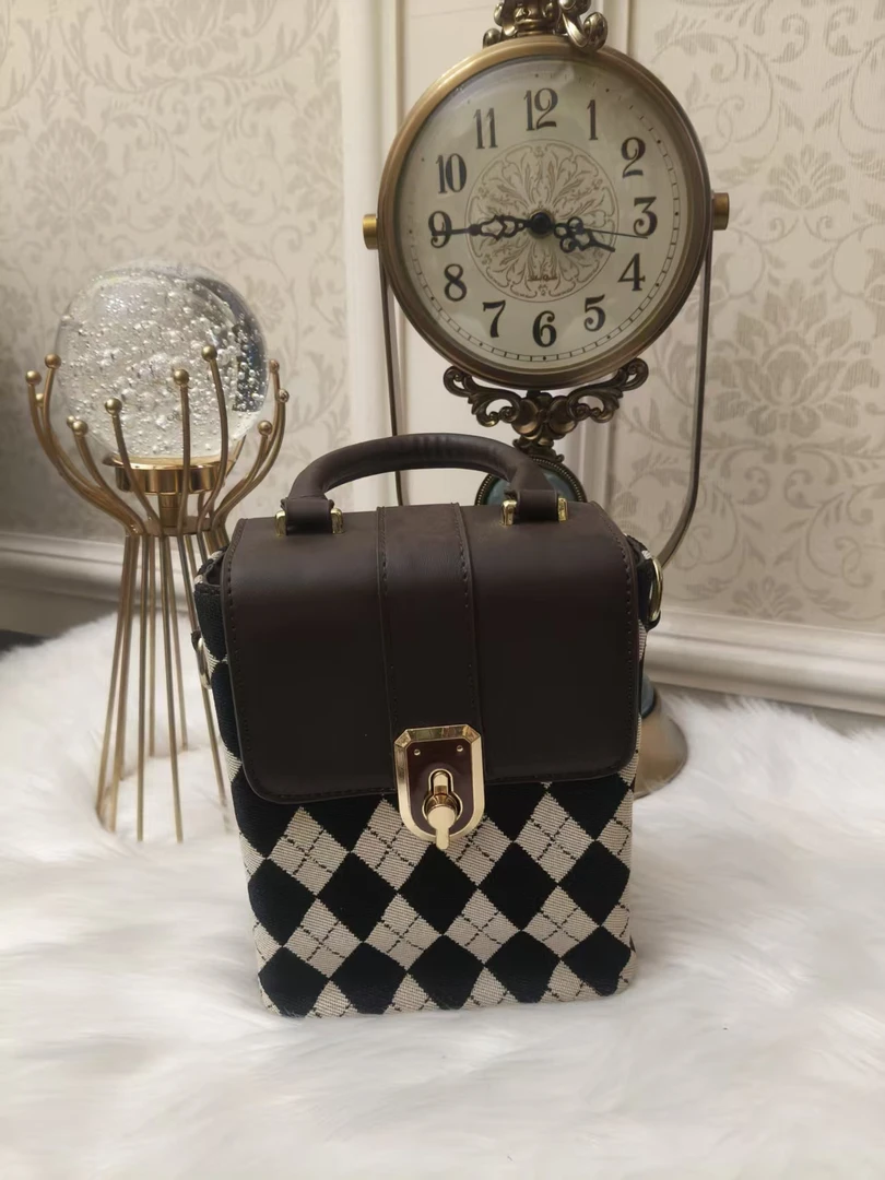 新款时尚百搭轻奢潮流简约手提女包气质