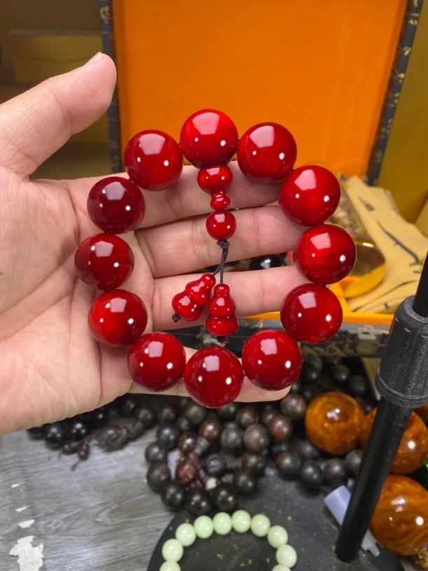 红油料血龙木2.0玉化料天花板木质手串+高端红木礼盒血龙木手串