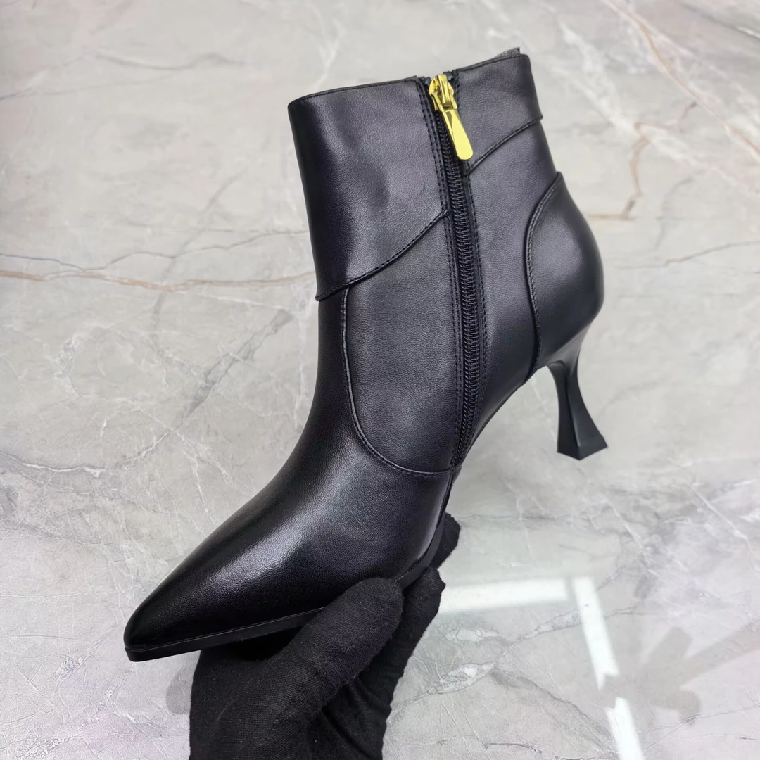 fb（孤品）36/38码粗跟女靴(羊皮)44333-801