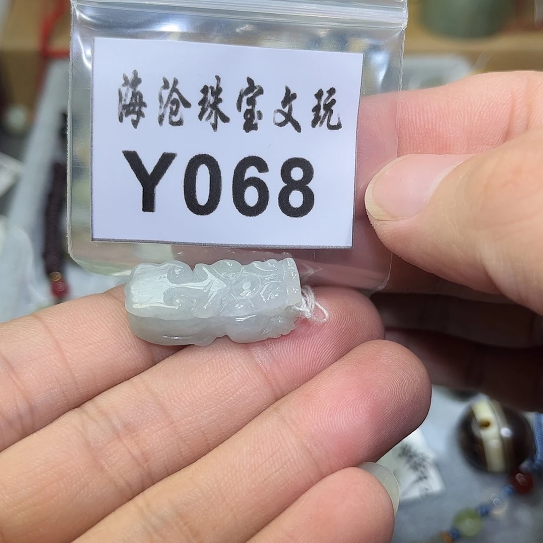 翡翠未镶嵌颈饰貔貅