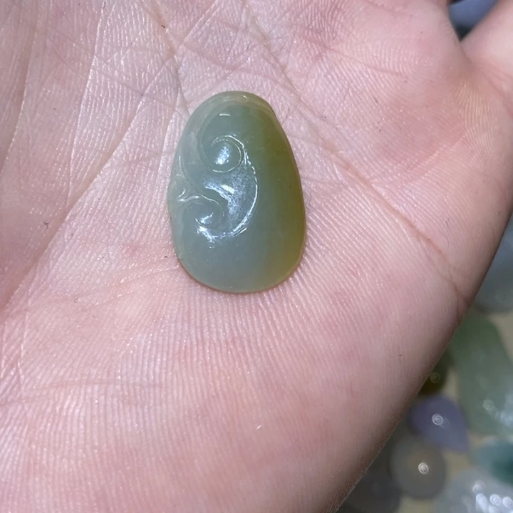 翡翠未镶嵌颈饰吊坠