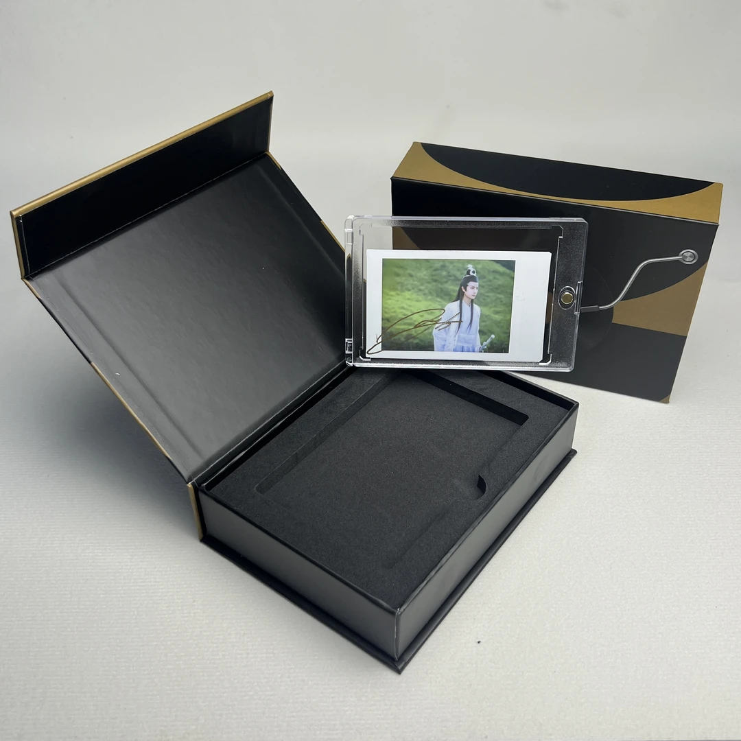 N8925王一博 签名正品拍立得照片 白边