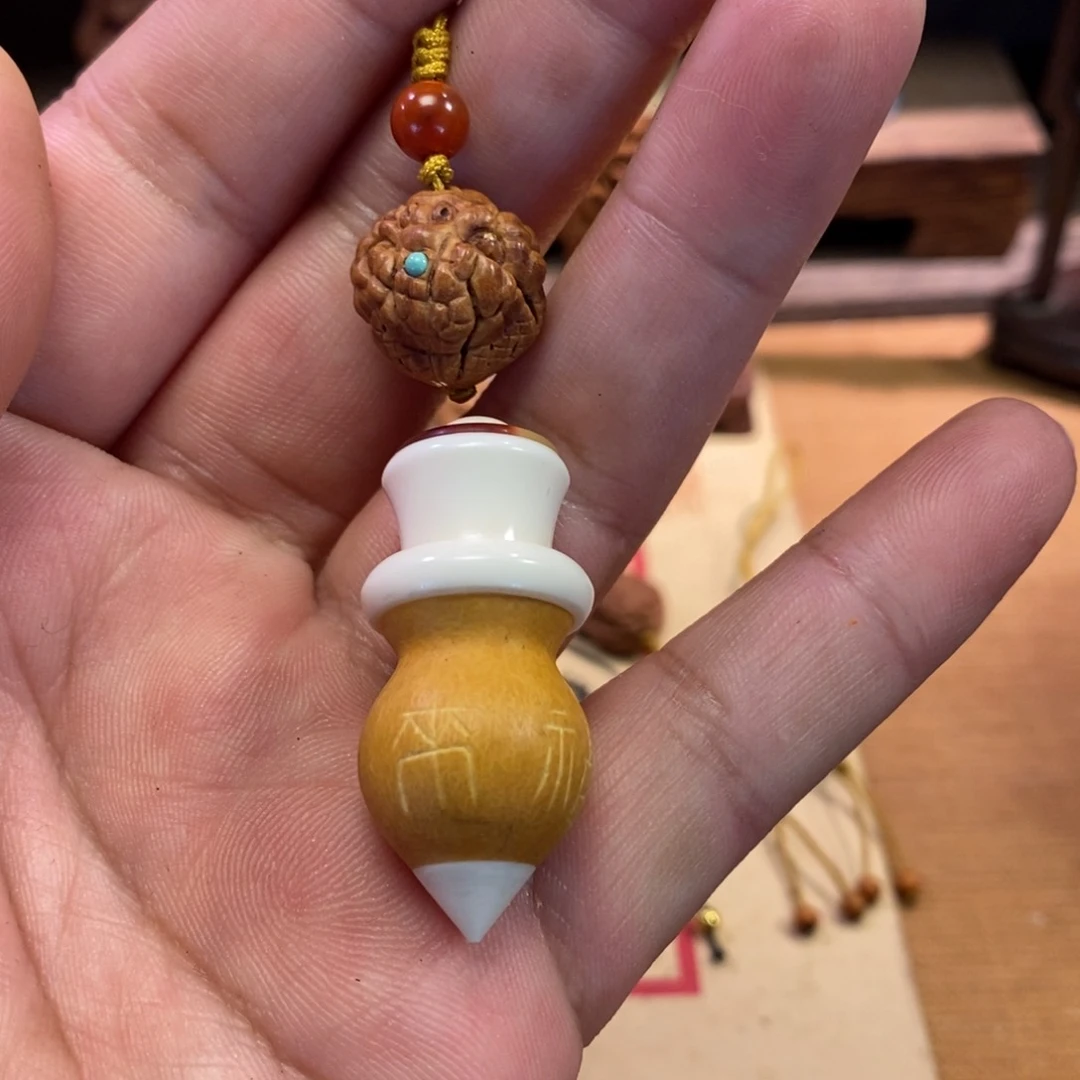 潍坊核雕桃核雕刻兰寿鱼