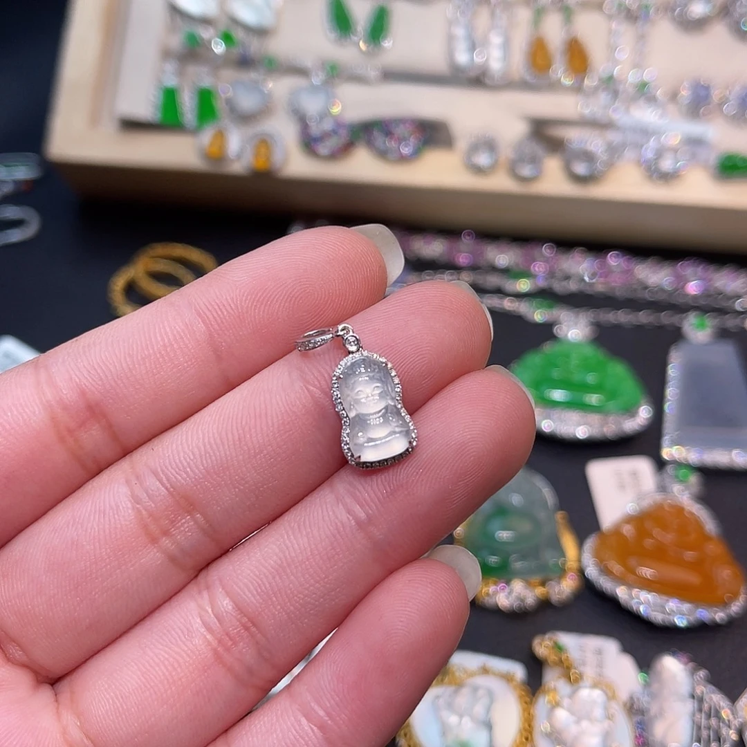 翡翠18K金镶嵌颈饰宝宝佛