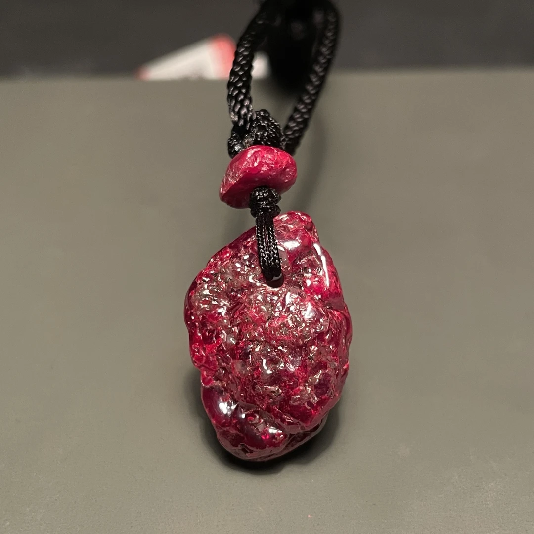 天然辰砂狗头砂男女款挂件精品透光10.3克