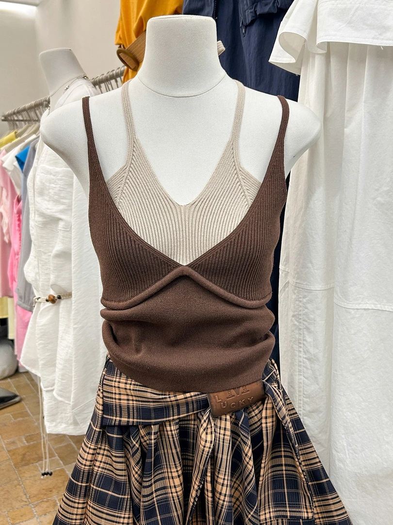 十三行2025夏季V领露背无袖显瘦拼接假两件针织吊带背心上衣女潮