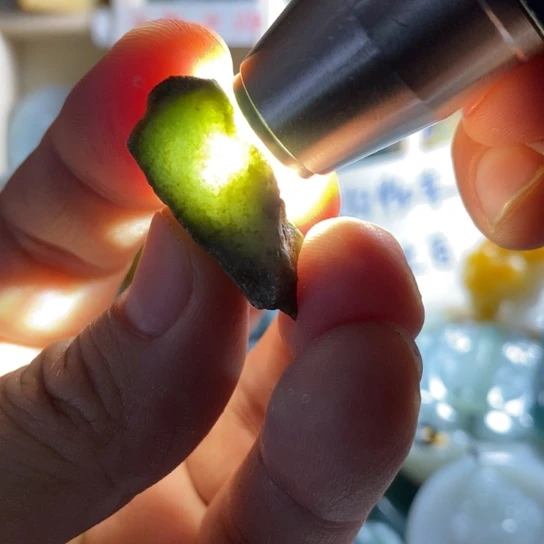 翡翠未镶嵌颈饰翡