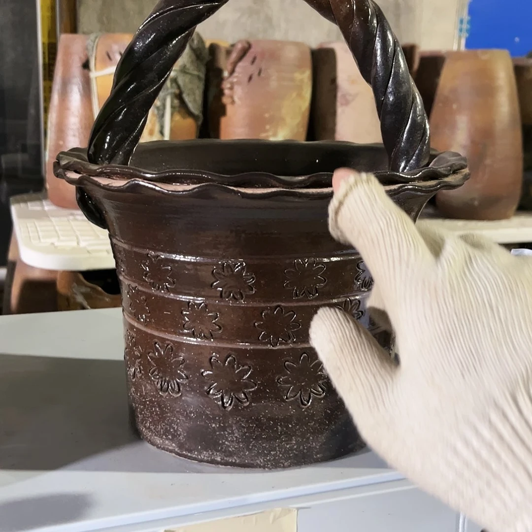 紫砂花盆花盆里的小