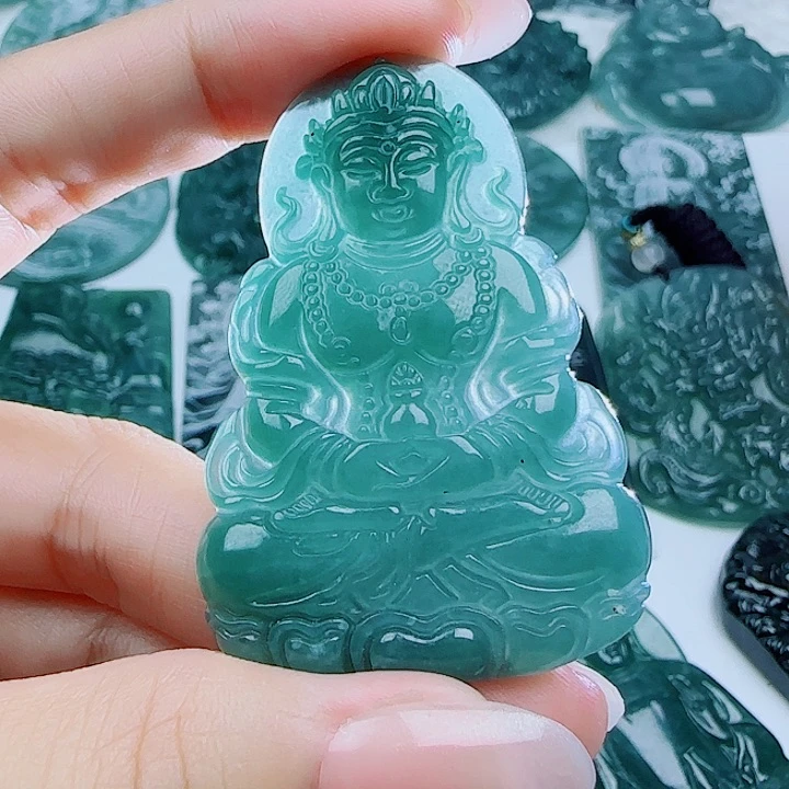 翡翠未镶嵌颈饰多样性发货天然的A货翡翠