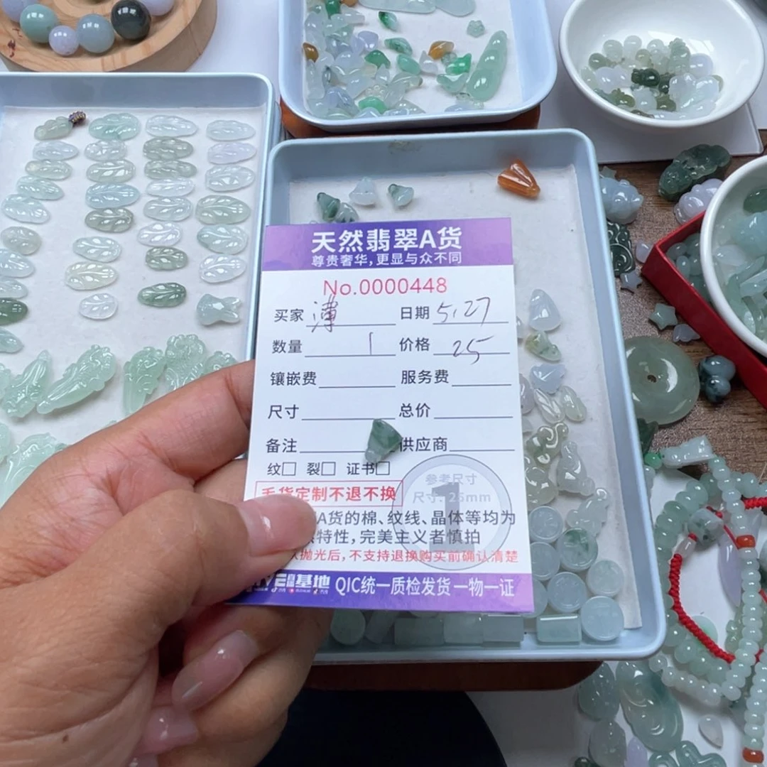 翡翠未镶嵌颈饰薄*-