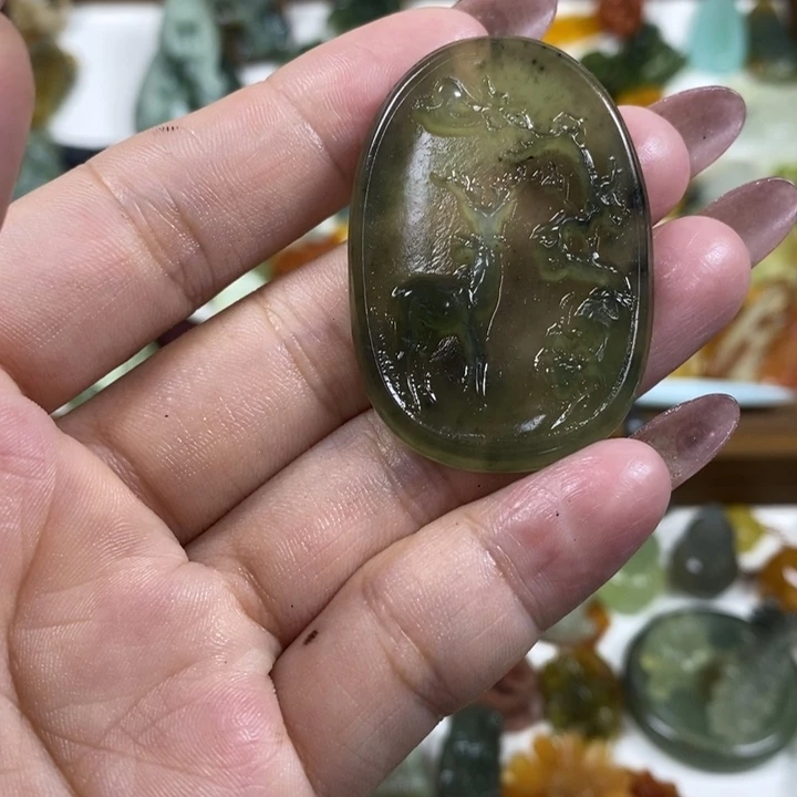 未镶嵌蛇纹石玉吊坠