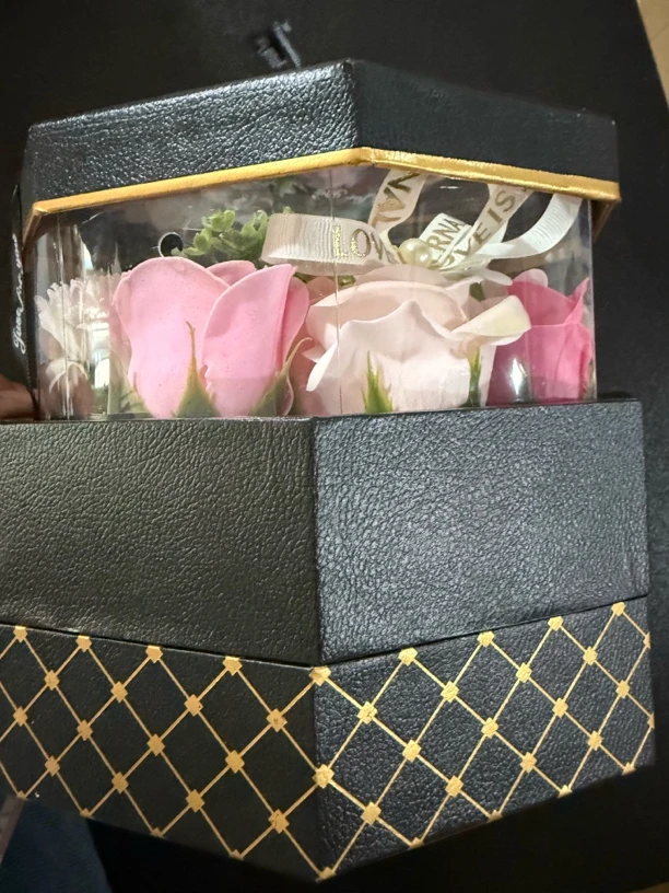 百货258  礼物套盒款花束饰品