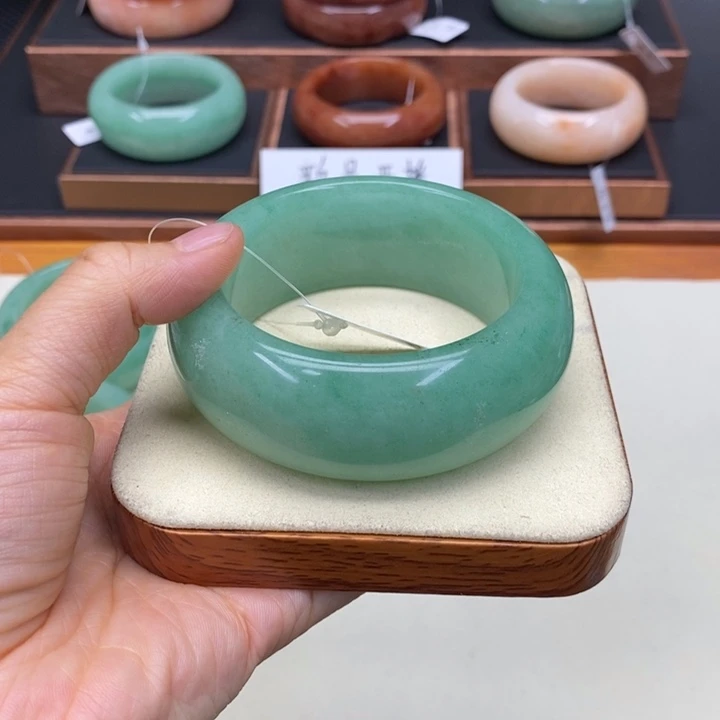 已***置未镶嵌手镯石英质玉