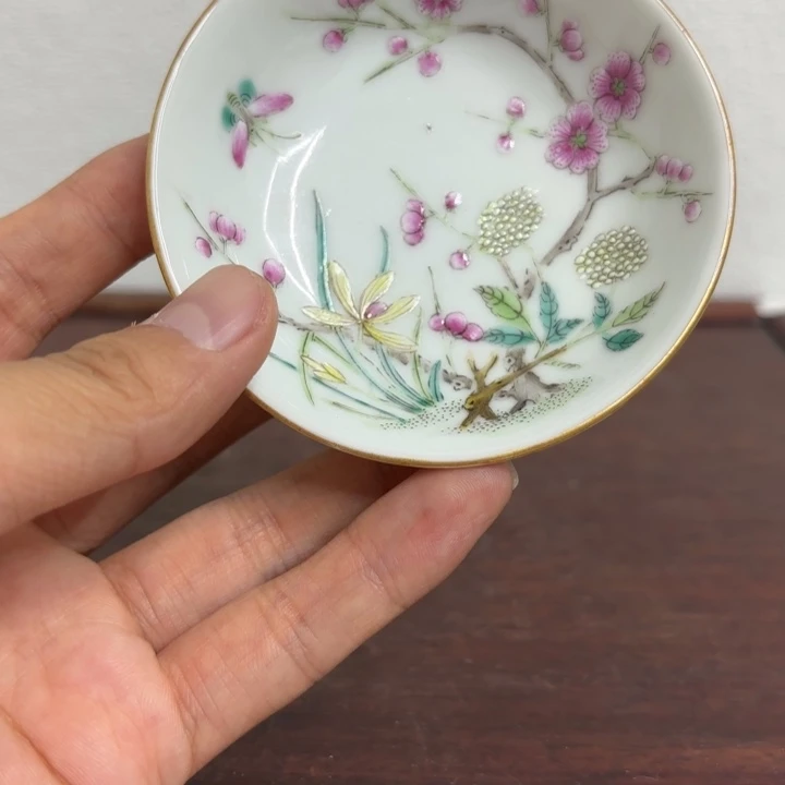 用***1摆件精美的陶瓷摆件……