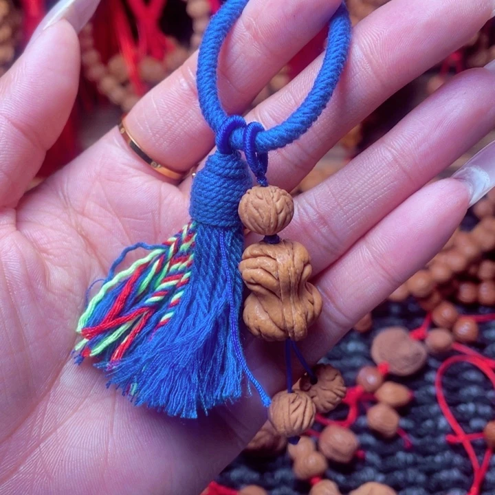 木质类龙纹桃枭挂件