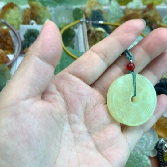 【闪购商品】蛇纹石玉颈饰未镶嵌