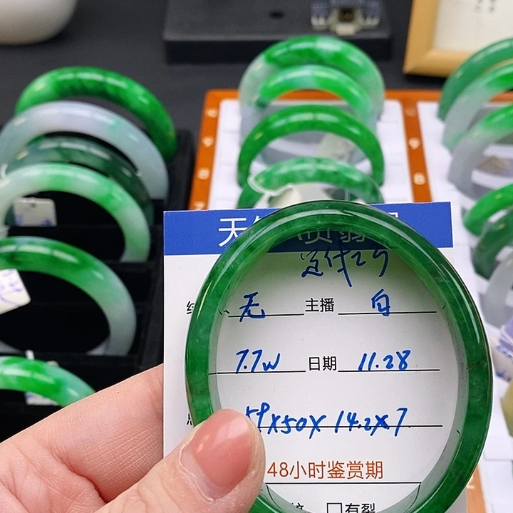无***翡翠未镶嵌手镯59