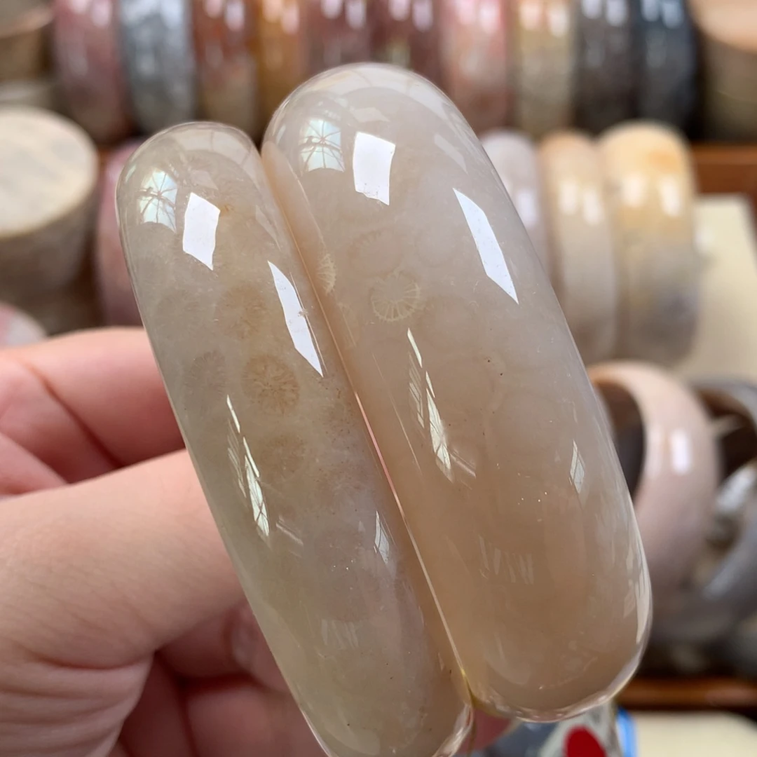 未镶嵌57圈口漏750/个，可挑。13硅化珊瑚（珊瑚玉）