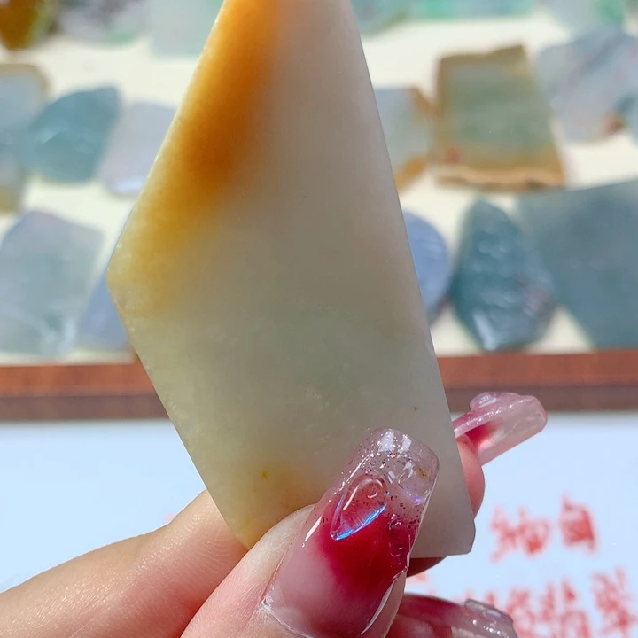 颈饰未镶嵌翡翠好