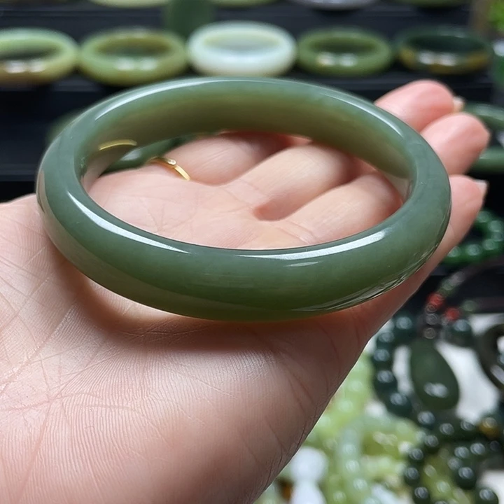 和田玉未镶嵌手镯