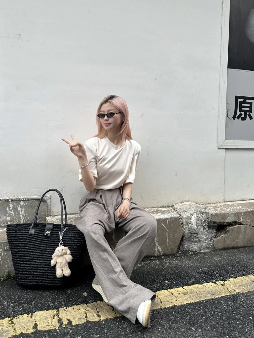 YCH 25款设计感短袖带微垫肩上衣M码 （待开价）