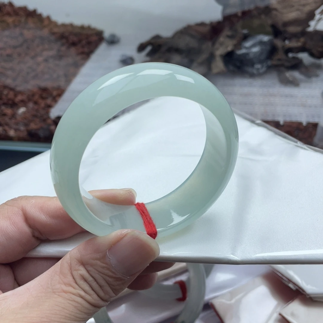 翡翠未镶嵌手镯57.4糯冰绿晴大轮胎起胶起莹