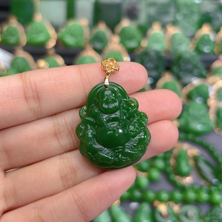 颈饰18K金镶嵌和田玉（碧玉）