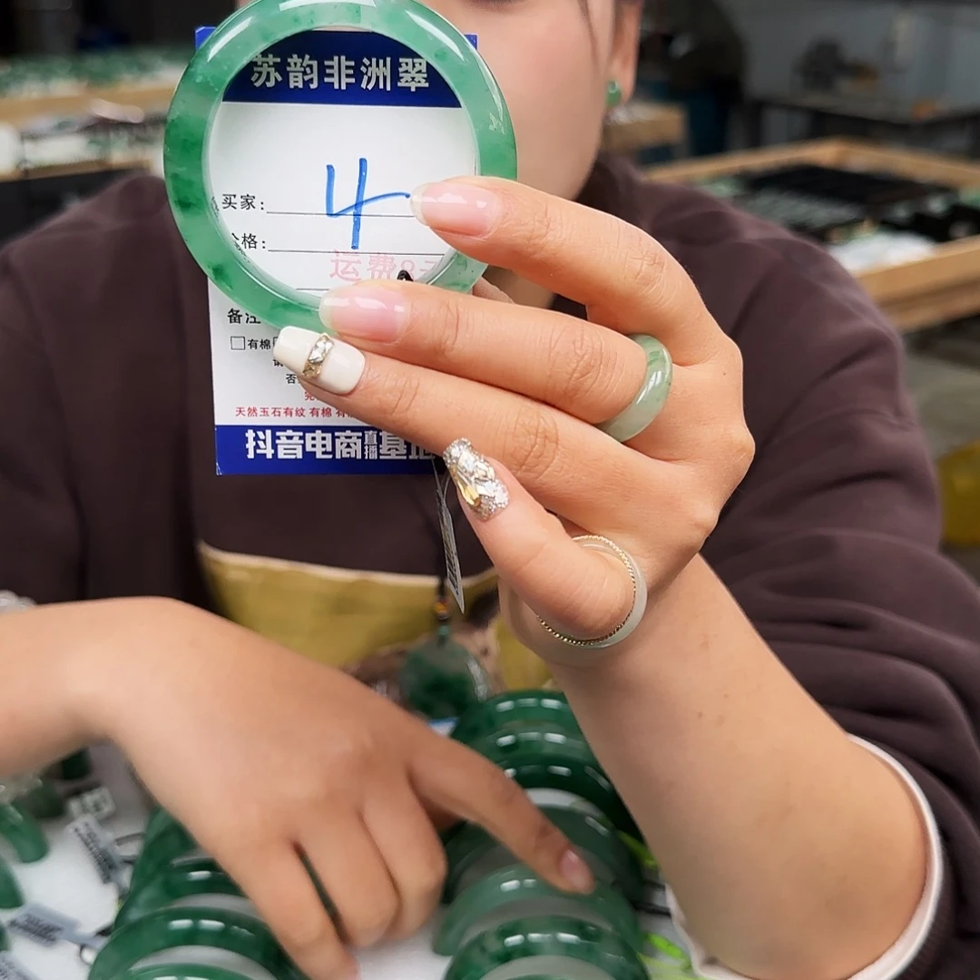 石英质玉（非洲翠）未镶嵌手镯