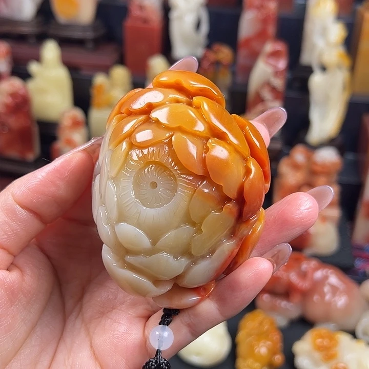 寿山石三彩老性芙蓉石
