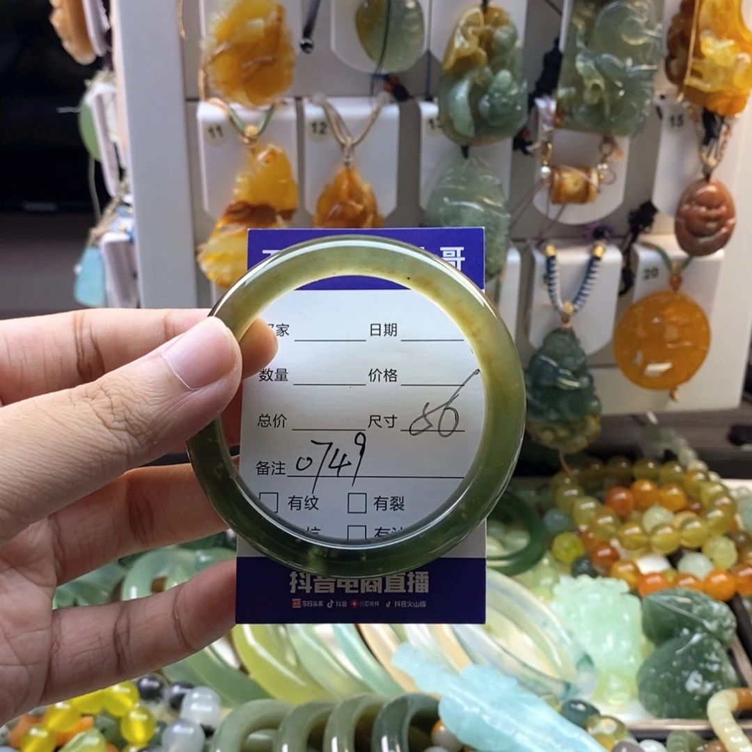 未镶嵌蛇纹石玉颈饰