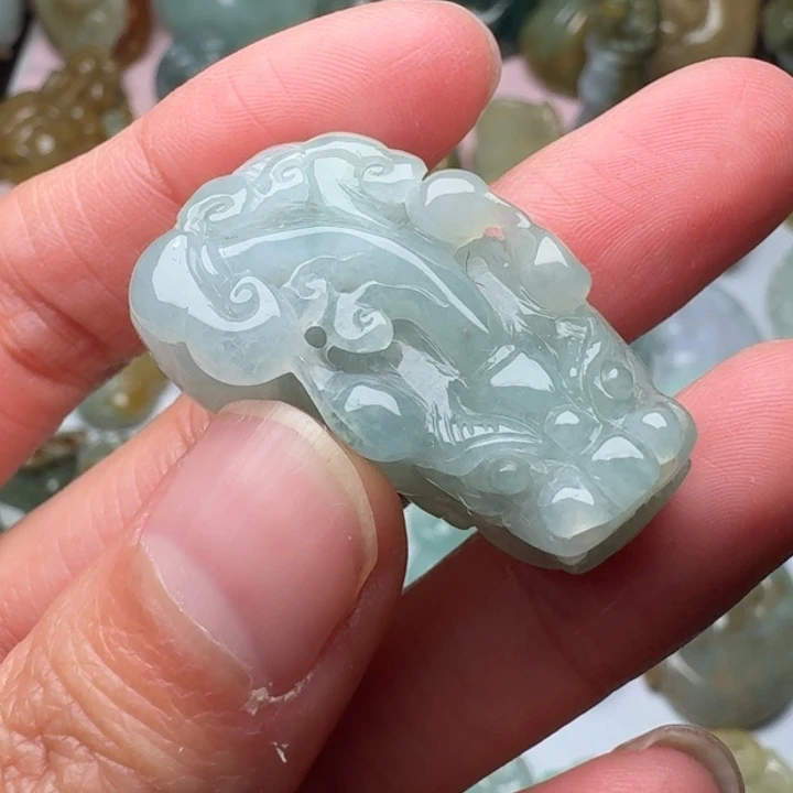 翡翠未镶嵌颈饰如意貔貅