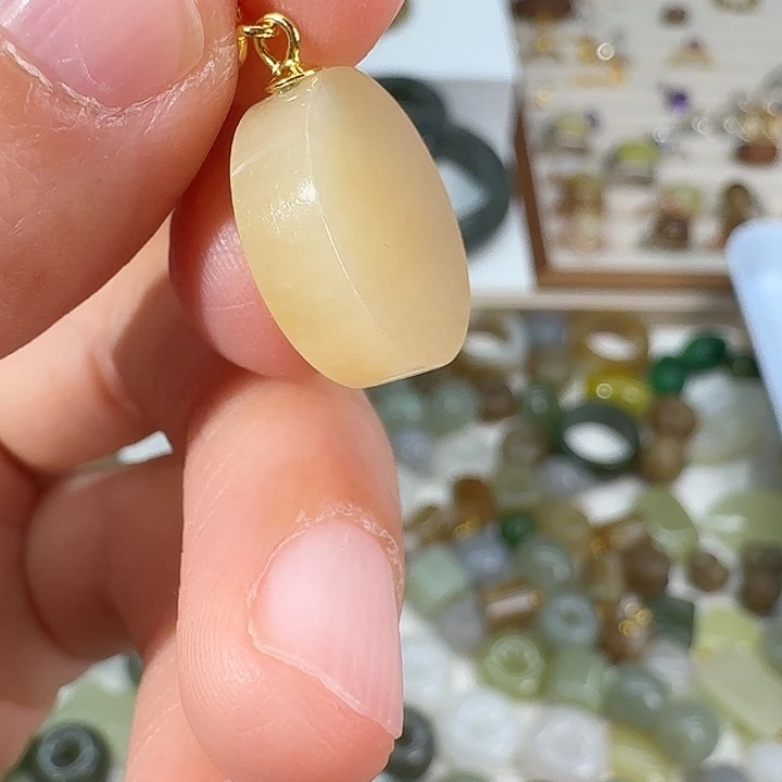 和田玉（糖玉）未镶嵌颈饰