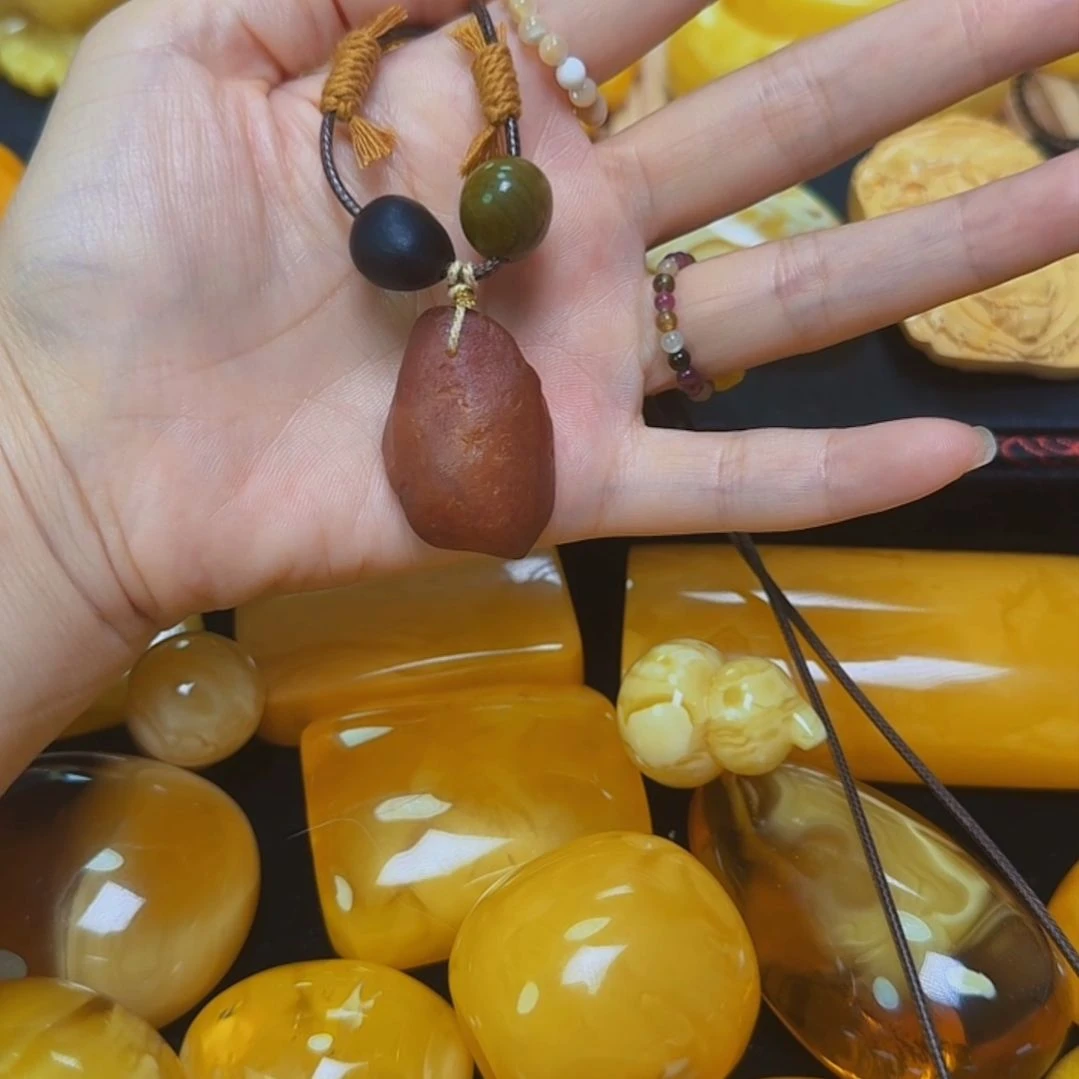 蜜蜡吊坠(赠链)未镶嵌天然蜜蜡全皮原石小吊坠