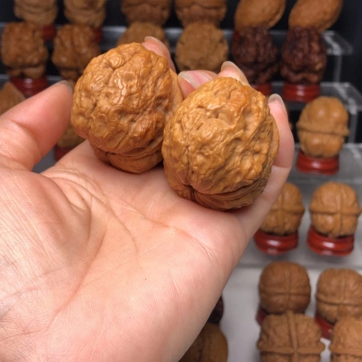 文玩核桃吊坠34麒麟背