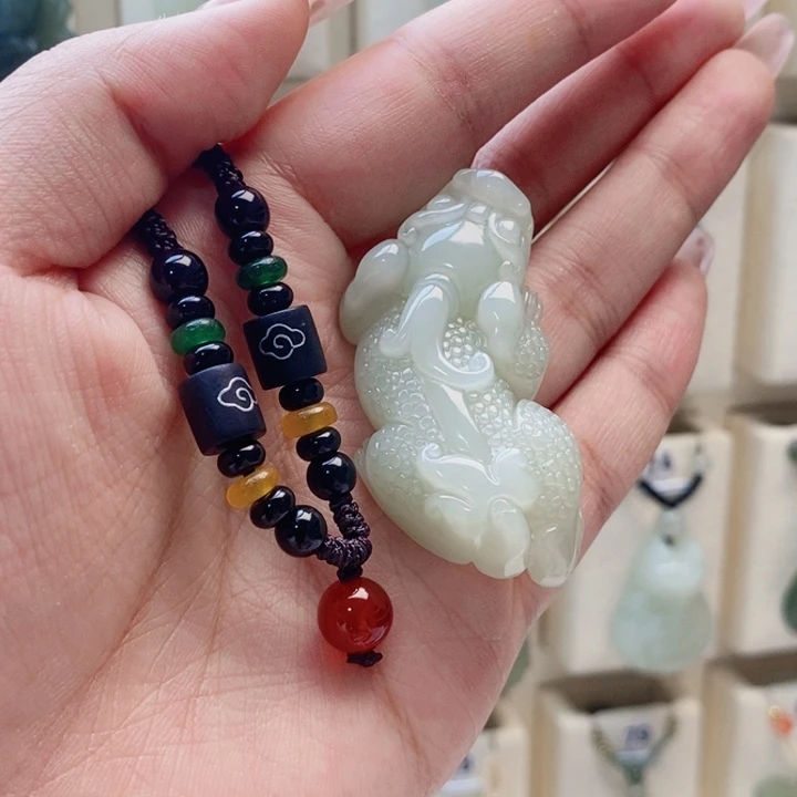 和田玉未镶嵌把件