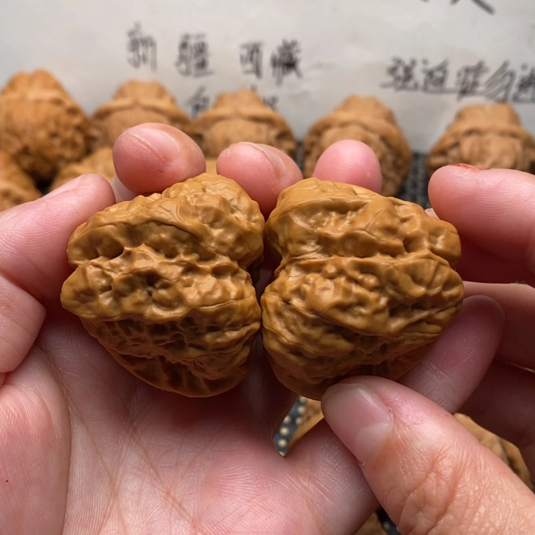 文玩核桃把件三角四开背边39左右