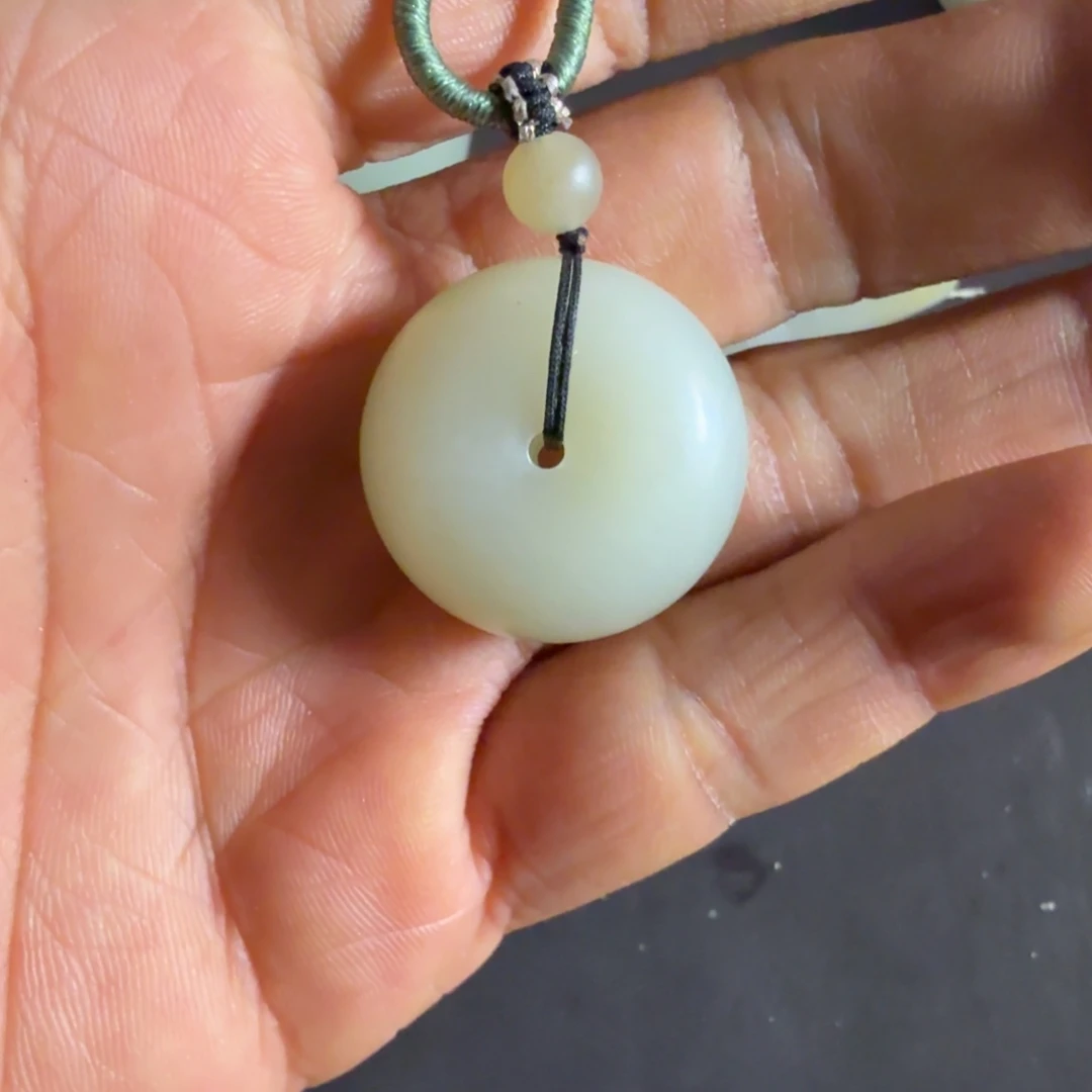 和田玉颈饰未镶嵌山*湖