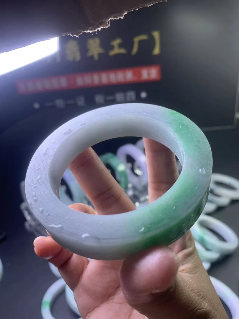 翡翠手镯白底青翡翠手镯定制