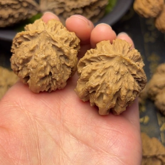 文玩核桃把件秦岭核桃6