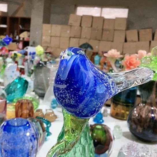 琉璃花瓶高45厘米宽9厘米