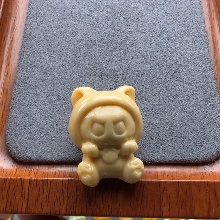 颈饰未镶嵌石英质玉（缅黄）